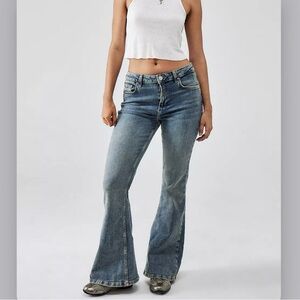 UO BDG Atlas Mid-Rise Flare Jeans Light Medium Cowboy Wash Denim 10 30